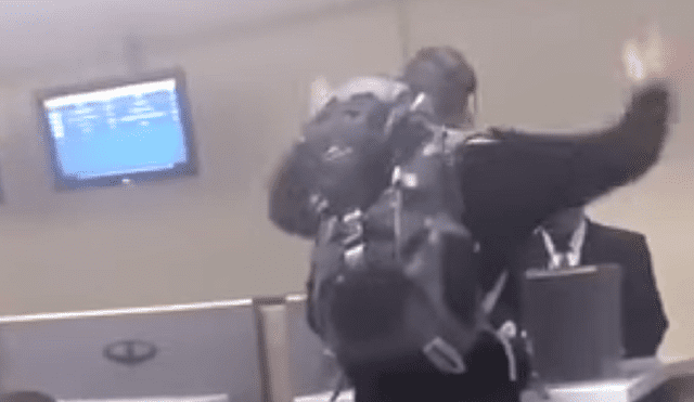 YouTube: pasajero pierde los papeles por demora de su equipaje [VIDEO]