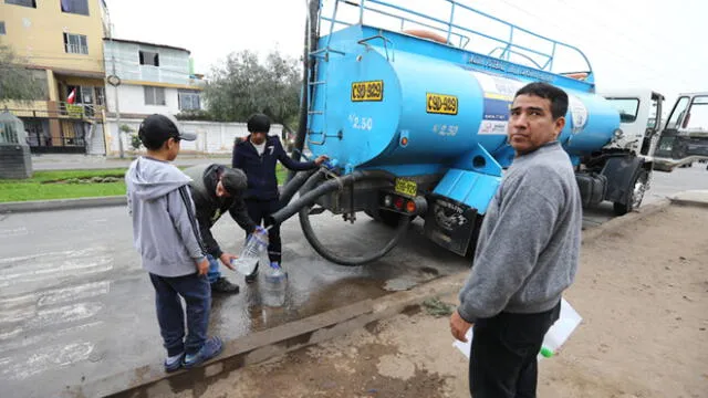 Servicio de agua potable se restringirá más tiempo en Villa María del Triunfo, San Juan de Miraflores y Villa El Salvador. (Foto: Jorge Cerdán / La República)