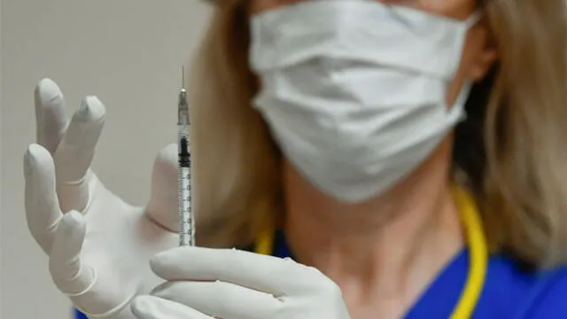 La vacuna rusa ha sido probada en los propios científicos que la fabricaron. Foto: AFP