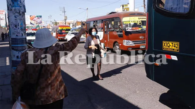 Cantidad de buses no es suficiente para la demanda de pasajeros en Arequipa.