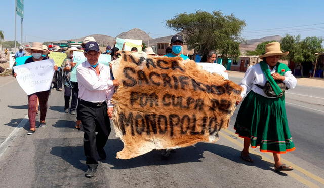 Manifestantes sacrificaron vacas para exigir ser escuchados.