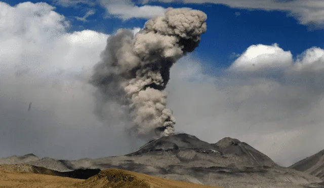 Arequipa: Tras dos años el volcán Sabancaya continúa en proceso de erupción
