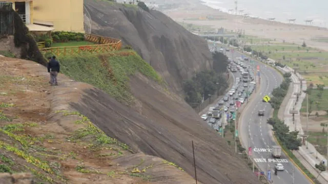 Relleno inestable de las geomallas sería el principal problema a solucionar para evitar derrumbes. (Foto: Andina)