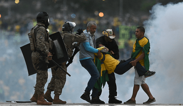 Las autoridades de Brasil han detenido desde el domingo a unos 1.500 manifestantes bolsonaristas por su supuesta implicación en estos sucesos. Foto: EFE