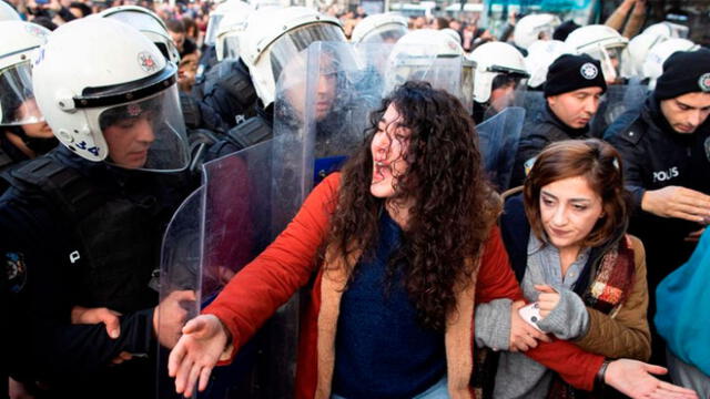 Policía de Turquía reprimió a las manifestantes. Foto: Difusión