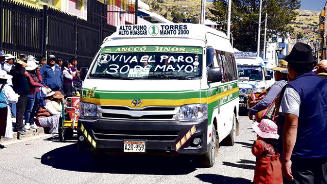Transportistas de Puno marcharon contra la suba de combustibles 