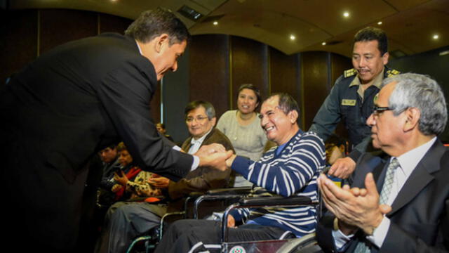 Mininter: Mauro Medina condecoró a policías con discapacidad 