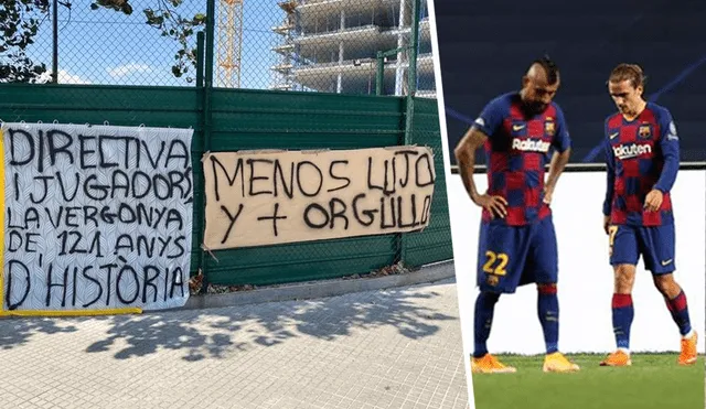 Hinchas se manifiestan con 'banderas' en el exterior del Camp Nou. | Foto: ESPN