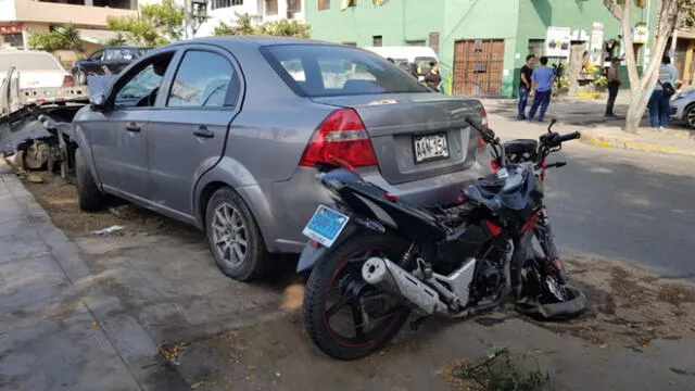 Chofer en presunto estado de ebriedad y ambos vehículos fueron conducidos a la comisaría de Piedra Liza. (Foto: Christian Moreno / La República)