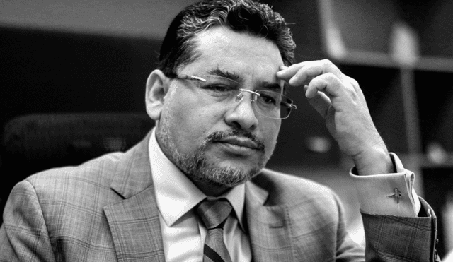 Rubén Vargas se retira del Miniter en medio de la polémica por el cambio de los altos mandos de la PNP. Foto: Composición La República