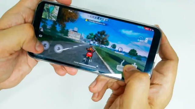 Pese a ser un smartphone de entrada, el Moto E6s de Motorola puede ejucutar algunos de los videojuegos más exigentes. Foto: Daniel Robles.