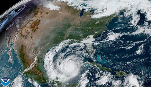 Fotografía satelital cedida por la Oficina Nacional de Administración Oceánica y Atmosférica (NOAA) por vía del Centro Nacional de Huracanes (NHC).