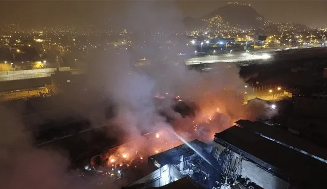 Viviendas quedaron destruidas tras incendio en jirón Callao. Foto: Aldair Mejía / La República
