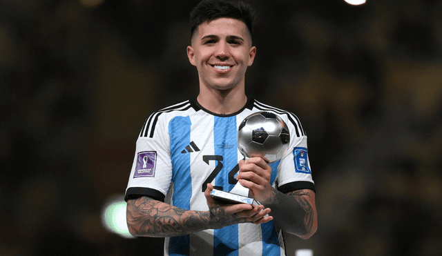 Junto a Enzo Fernandez, Lionel Messi recibió el premio de mejor jugador del mundial Qatar 2022. Foto: Seleccion Argentina Twitter