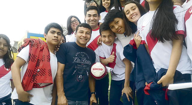 'Cachete' inaugura torneo de menores en Arequipa