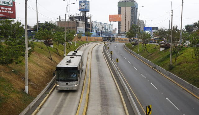 Cierran accesos del tránsito vehicular en  la Vía Expresa y el circuito de playas de la Costa Verde por medidas de seguridad. Fotos: Félix Contreras/ La República