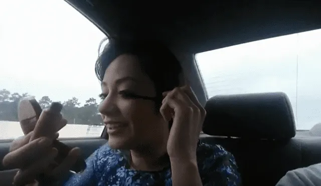Facebook viral: se clavó delineador en el ojo por maquillarse en un auto en movimiento [VIDEO]