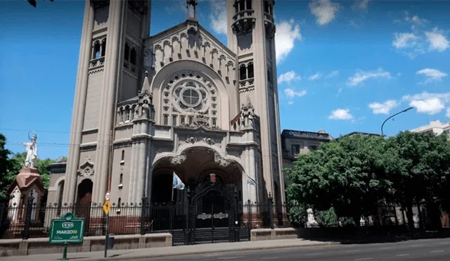 Hombre prende fuego y destruye el altar de una iglesia en Buenos Aires [VIDEO]