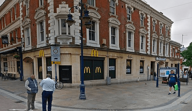 Apuñalan y arrojan sustancia desconocida a cliente en los exteriores de McDonald’s 