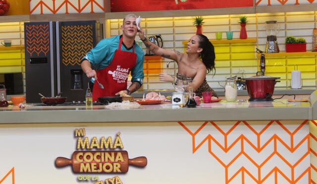 Emilio Jaime coquetea con hermana de Daniela Darcourt  en el programa Mi mamá cocina mejor que la tuya Foto: Instagram