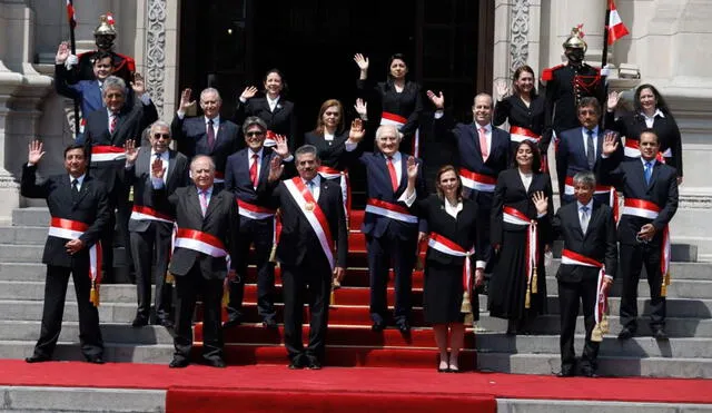 Tres días después de concretarse el golpe de Estado en Perú, el régimen de Manuel Merino tomó juramento al Gabinete de Antero Flores-Aráoz. Foto: Difusión