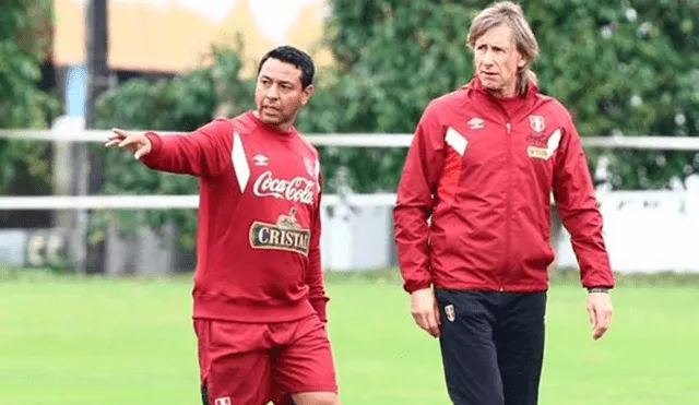 Ricardo Gareca y Nolbeto Solano en los entrenamientos de la selección peruana.