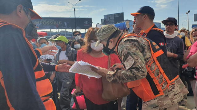 Atienden pedido de pasajeros varados en aeropuerto Jorge Chávez tras cancelación de sus vuelos