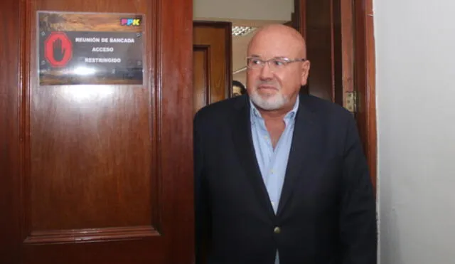 Carlos Bruce asegura que "no se viene el mundo abajo" si se censura al ministro Vizcarra