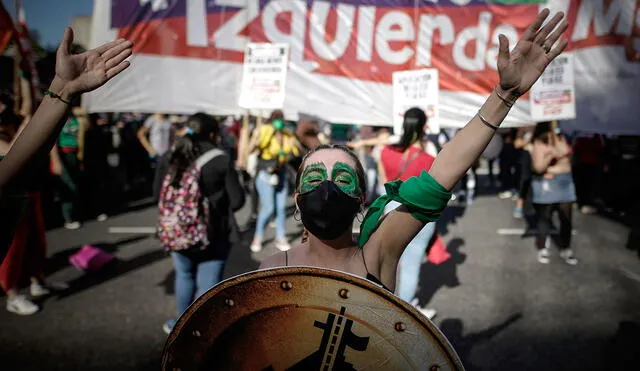 Mujeres a favor del aborto marcharon en varias partes de América Latina. Foto: EFE