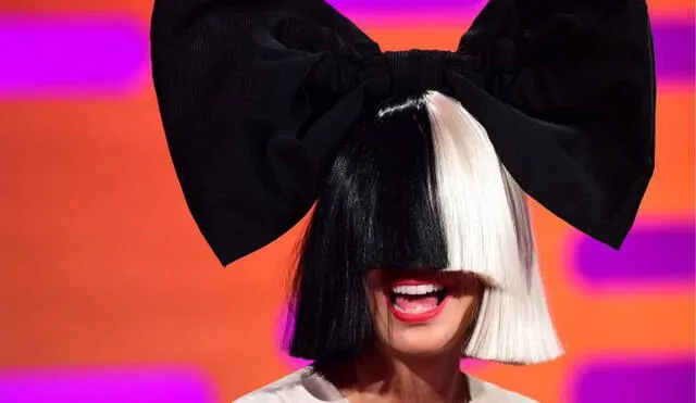 Sia causó gran polémica debido a su decisión de no mostrar su rostro en público. Foto: The Graham Norton Show/Instagram