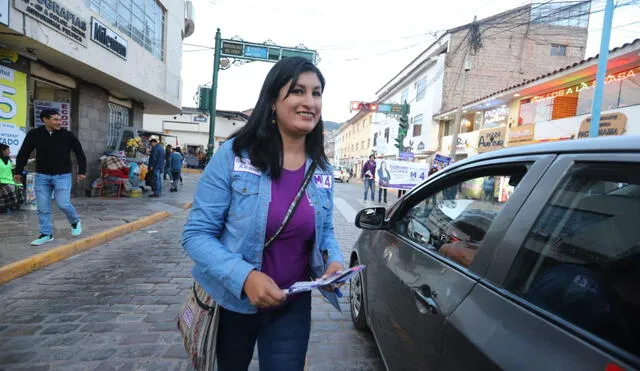 La campaña política en Cusco llega a los buses y paraderos [FOTOS]