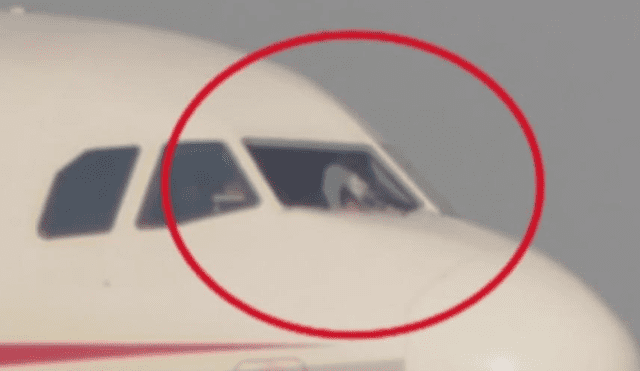 YouTube: copiloto casi es succionado tras explosión de ventana de avión [VIDEO]