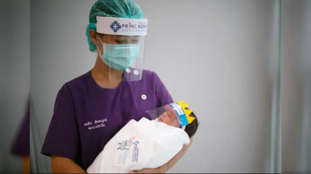 Tailandia: Hospital pone máscaras a recién nacidos para protegerlos del COVID-19