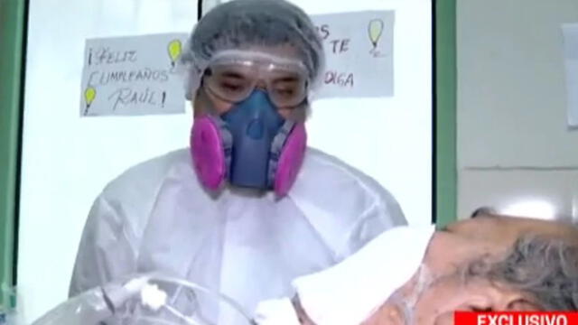 El médico intensivista tuvo que entubar a su propio padre. Foto: Captura/América TV.