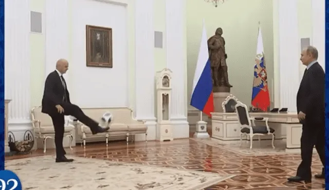 Vladimir Putin y Gianni Infantino se lucen con el balón en video de la FIFA