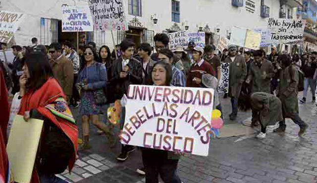Congreso aprobó ley que convierte en universidad a la escuela Diego Quispe Tito