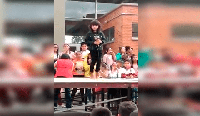 En Facebook, una niña se sube al escenario de actuación escolar para interpretar ‘The Final Countdown’.
