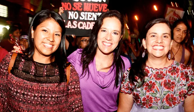 Indira Huilca y Marisa Glave junto a Verónika Mendoza. La última se queda sin las excongresistas tras renuncias. Foto: La República.