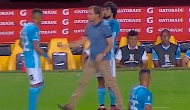 Técnico de Sporting Cristal, Manuel Barreto, se molestó con sus jugadores por recibir dos goles en menos de 15 minutos.