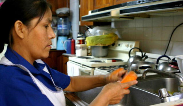 Esta modalidad de crédito a la palabra para las trabajadoras del hogar reemplazará el subsidio otorgado a los empresarios. (Foto Excélsior)
