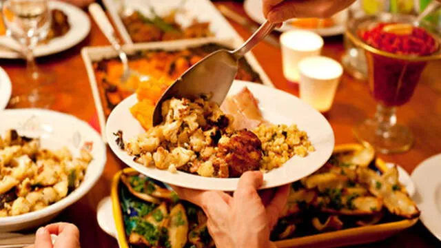Personas consumen 3 mil calorías durante cena navideña