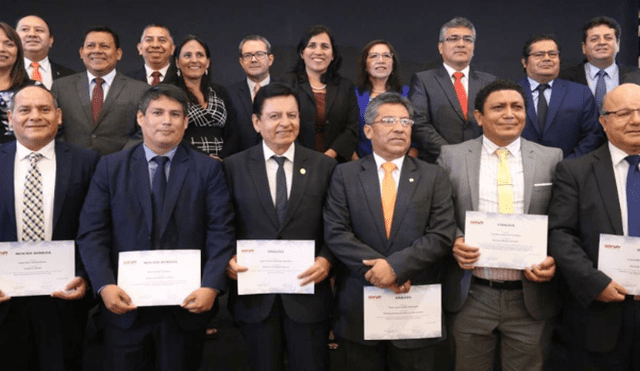 Dos UGEL de Lima reciben premio por sus buenas prácticas de gestión