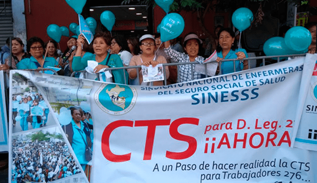 Enfermeras y trabajadores de EsSalud se movilizan hasta el Congreso