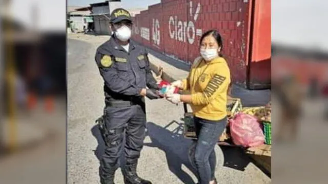 Policía le entregó dinero a la mujer que lo perdió en mercado de Tacna.