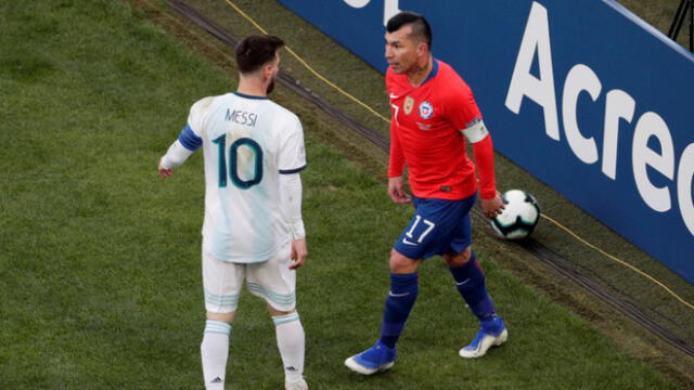 Ambos jugadores protagonizaron un fuerte careo durante el partido Argentina-Chile por la Copa América 2019. Foto: Getty Images.