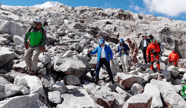 Presidente Vizcarra llega a nevado Huascarán junto a expedición científica