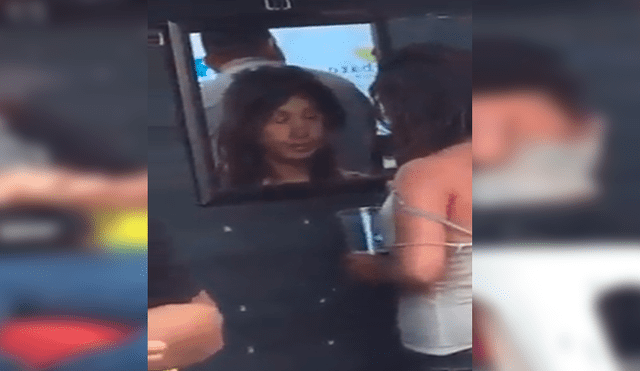 Facebook viral:  curiosa reacción de chica ebria cuando se mira al espejo sorprende a miles [VIDEO]  