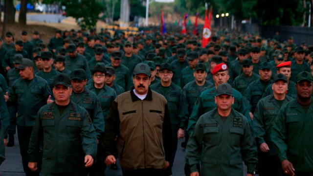 Maduro llama a militares chavistas a combatir "traidores y golpistas"