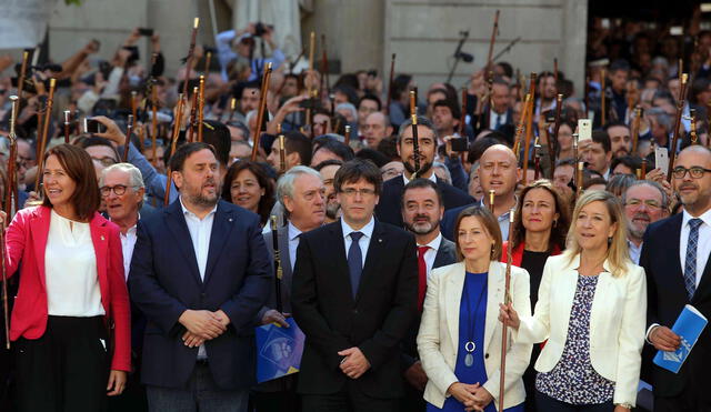 España: 700 alcaldes de Cataluña no temen amenazas y piden independencia