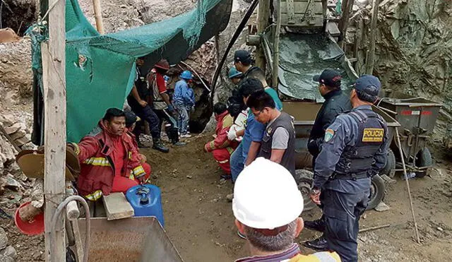 Cuatro días bajo tierra y mineros de Acarí aún no son rescatados